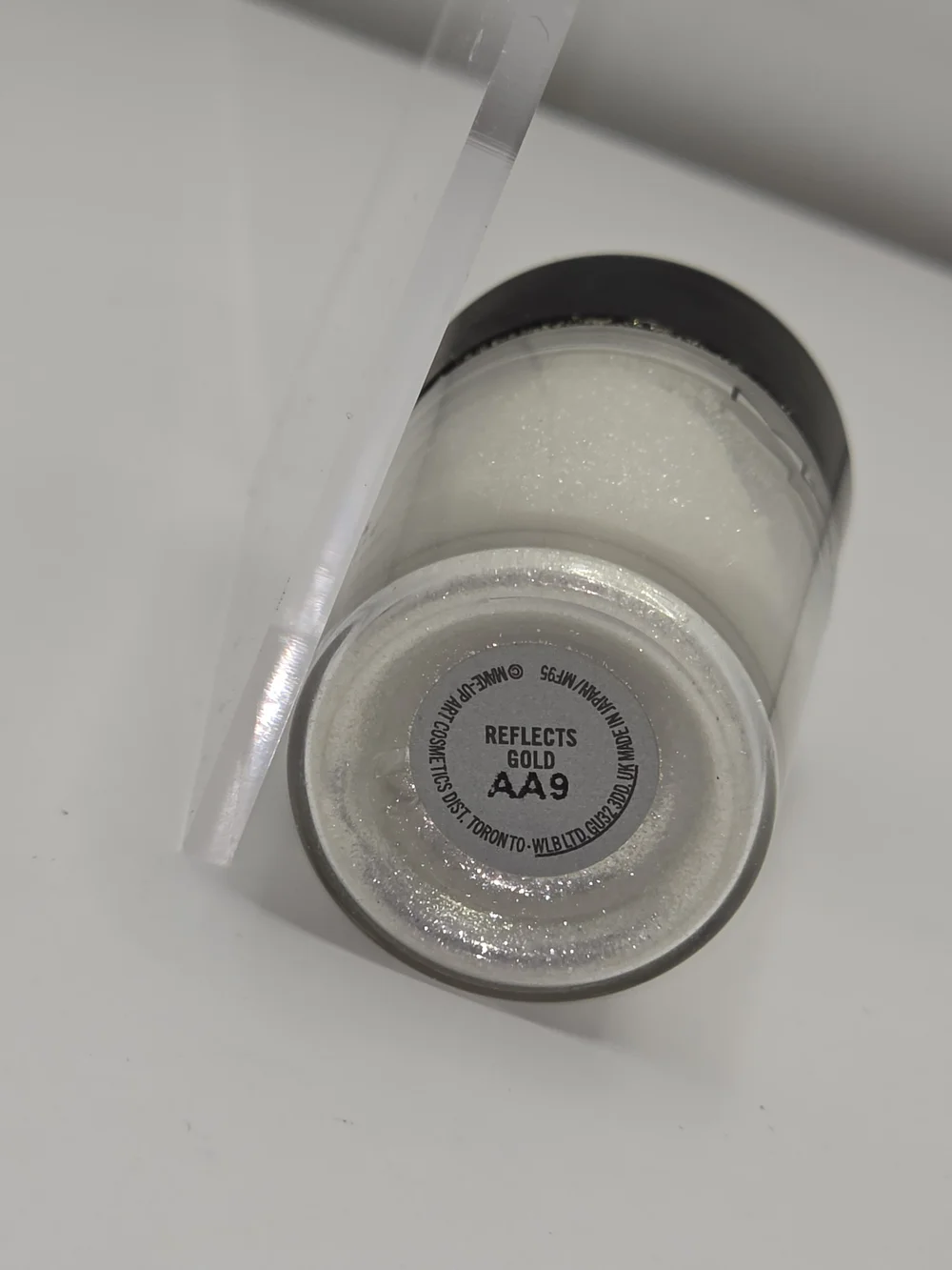 MAC Cosmetics REFLECTS GOLD Glitter- **DISCONTINUED!!**